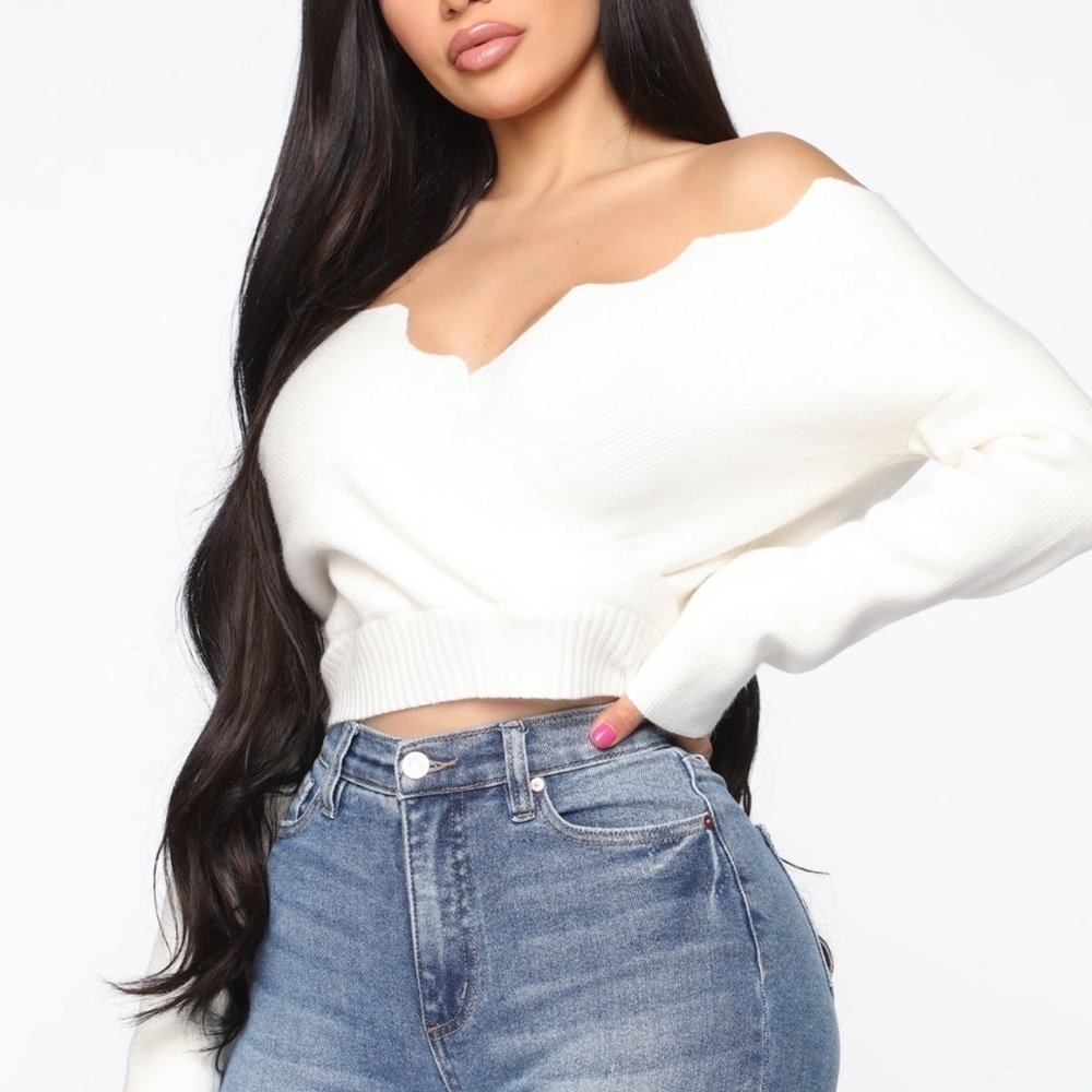 BIN#11 - FASHION NOVA Women’s XS White Cropped Sweater - Picture 10 of 13